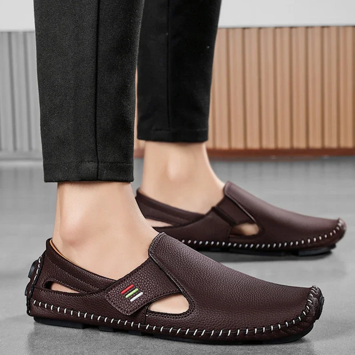 Men's casual summer sandals, adjustable for a comfortable slip-on fit and daily convenience.