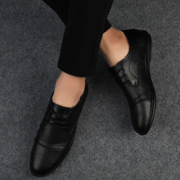 Modern men's comfortable dress shoes, professional style in black for versatile fashion.