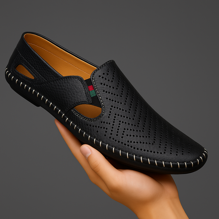 Cushioned men's summer sandals in black, designed for all-day comfort & breathability.