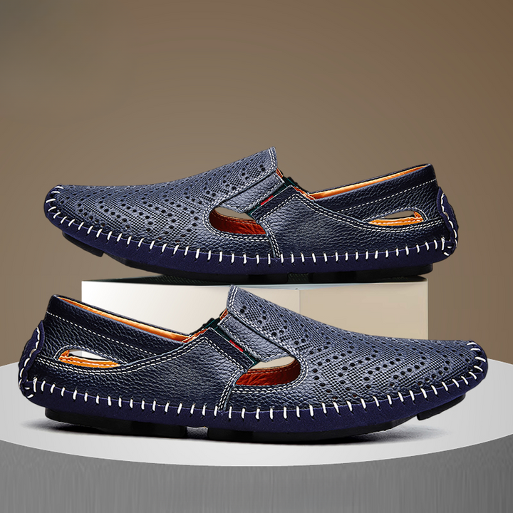 Black open-toe men's summer sandals, cushioned for daily comfort & breathability.