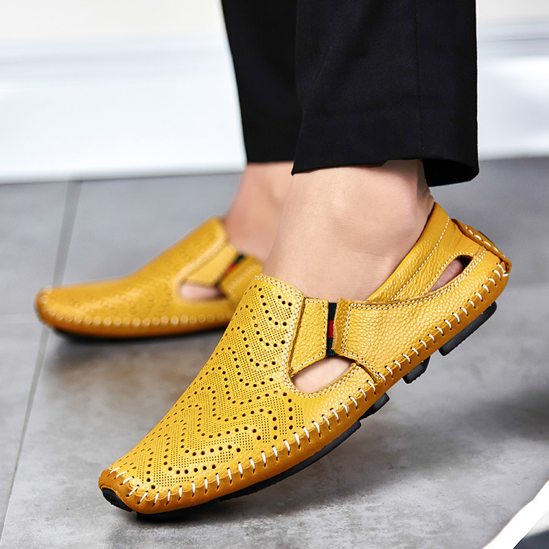 Open-toe men's casual sandals, perfect for summer, with comfortable adjustable straps.