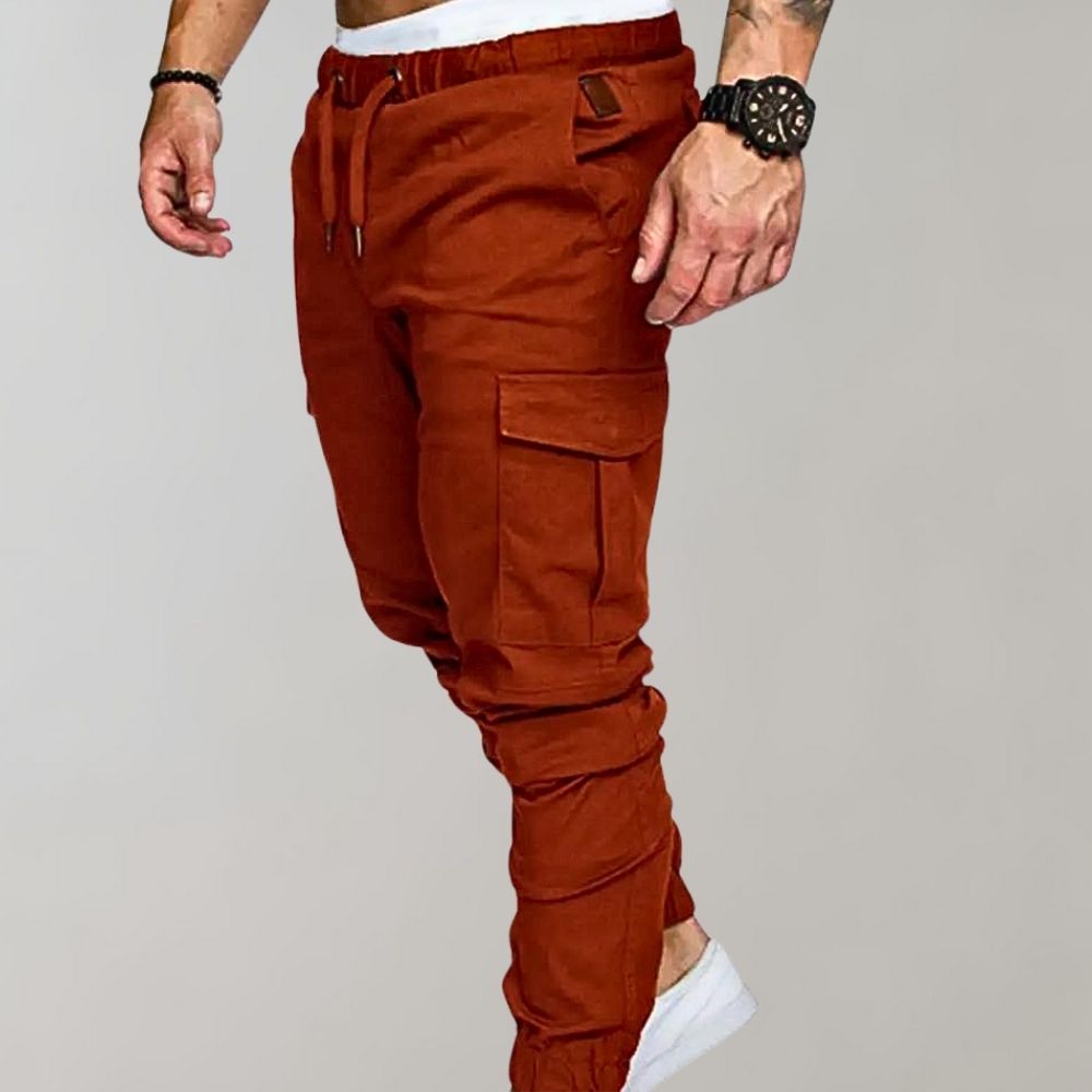 Men's casual cargo trousers with practical side pockets, designed for comfort and everyday style.