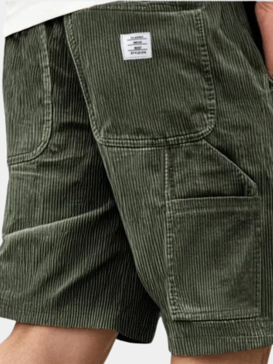 Men's comfortable cargo shorts, ideal for everyday casual wear in summer.