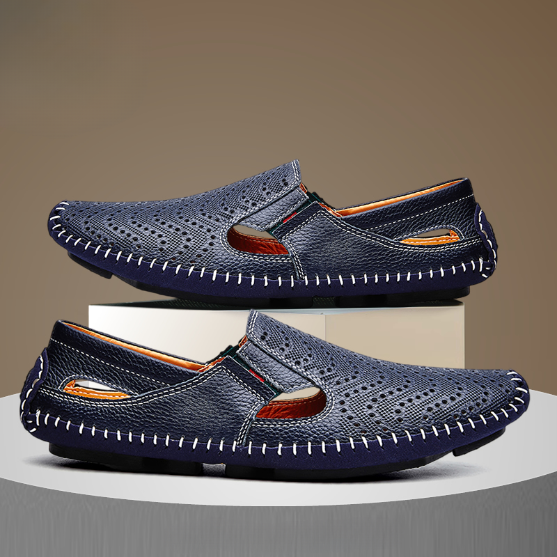 Adjustable men's outdoor sandals with secure straps, perfect for summer adventures.