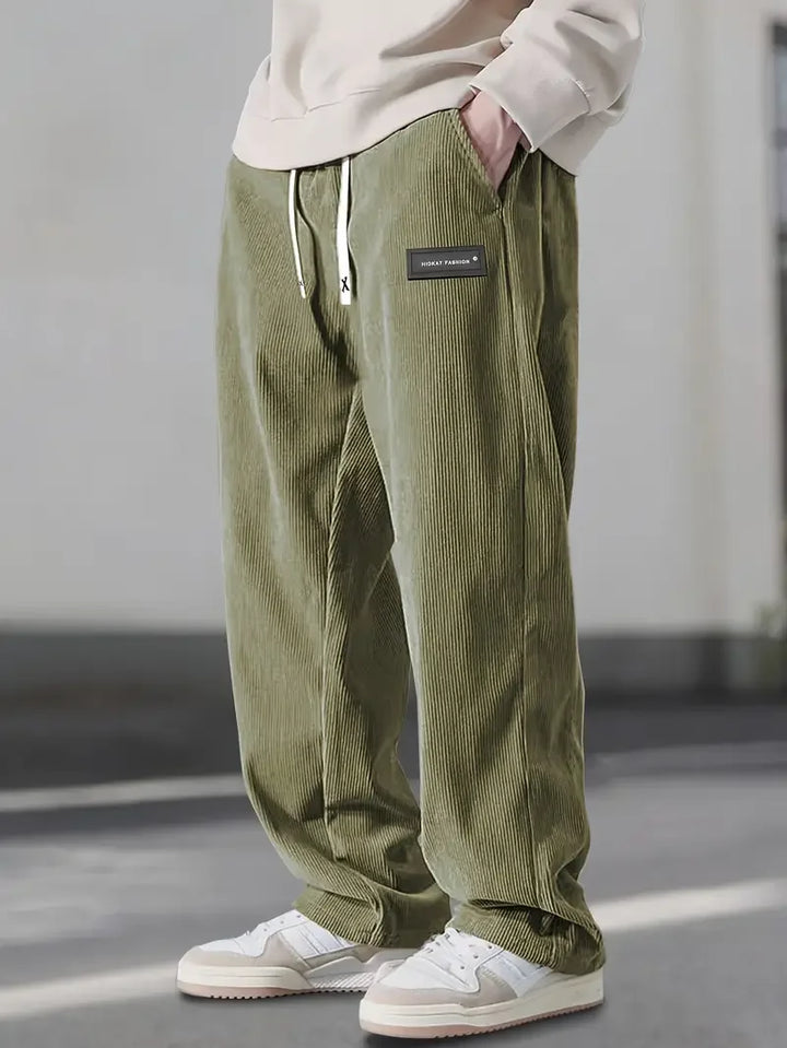 Men's comfortable corduroy cargo trousers, relaxed fit, full length. Ideal for everyday casual style.