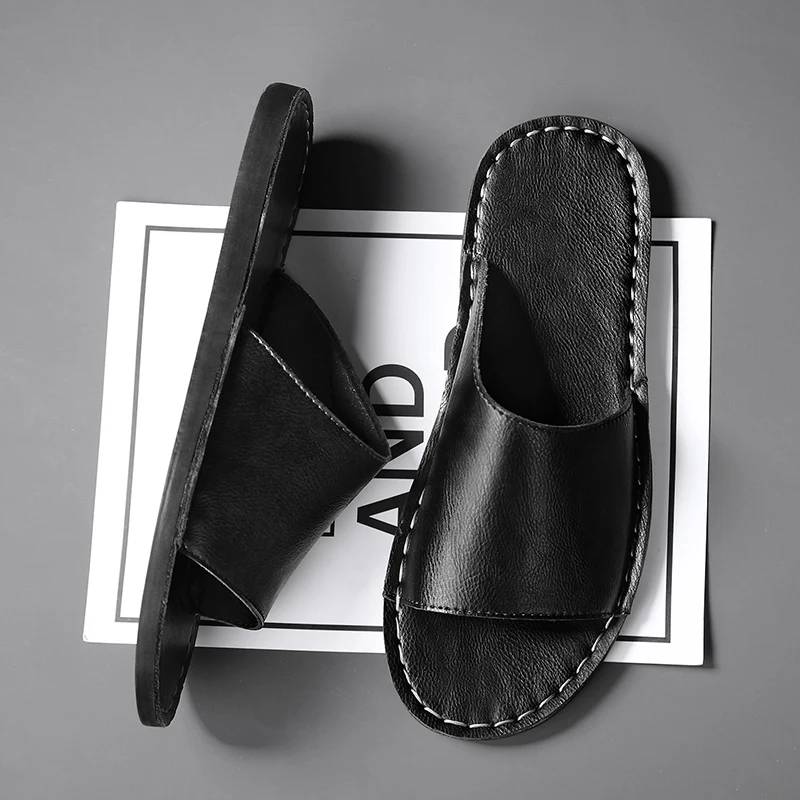 Casual men's cross-strap summer sandals, ideal open-toe footwear for relaxed daily wear.