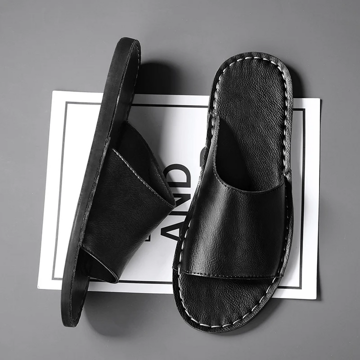 Casual men's cross-strap summer sandals, ideal open-toe footwear for relaxed daily wear.