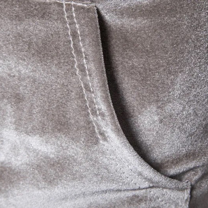 Modern men's pullover hoodie. Stylish long-sleeve top for versatile everyday comfort.