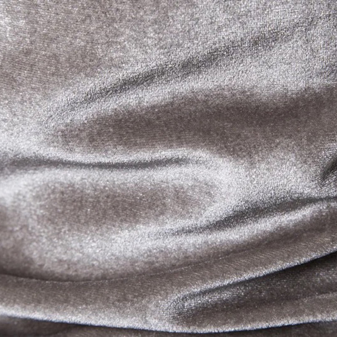 Men's versatile long-sleeve hoodie. Comfortable & stylish pullover for everyday casual wear.