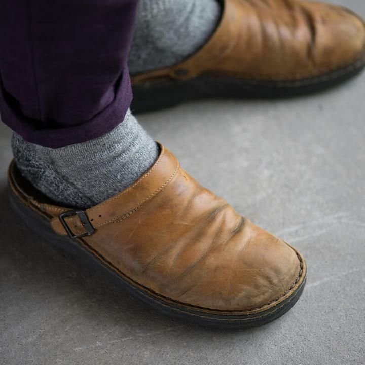 Lennart men's comfort clogs with padded footbed & arch support for ultimate relaxation.