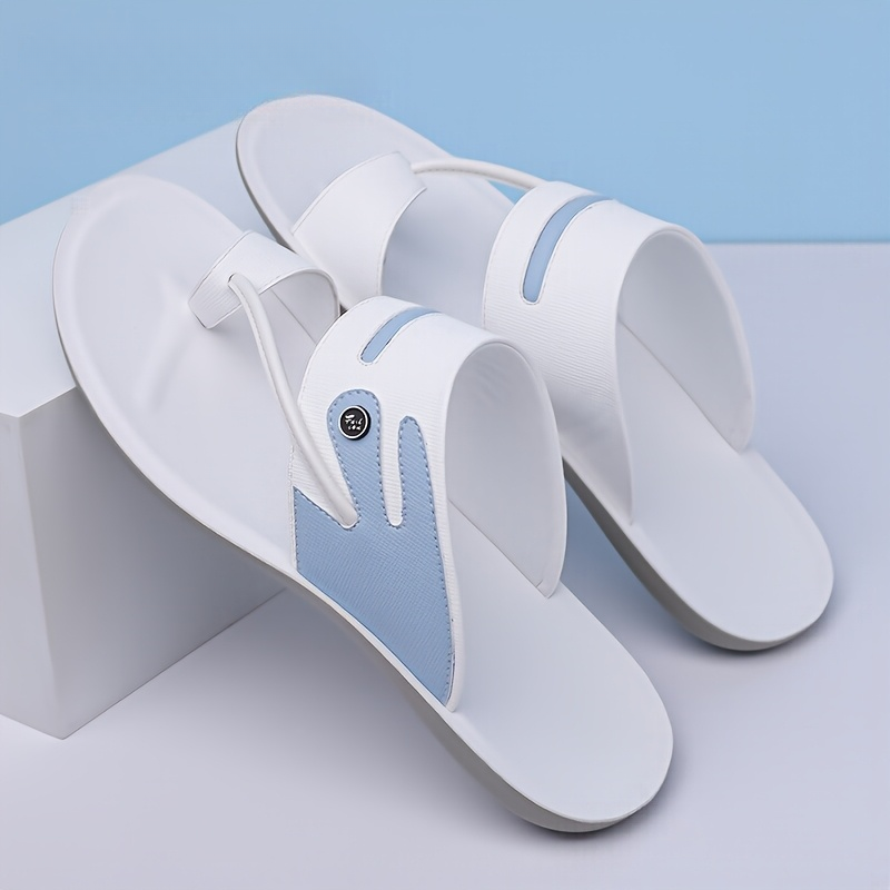 Stylish men's open-toe walking sandals for outdoor adventures, offering comfort & support for everyday wear.