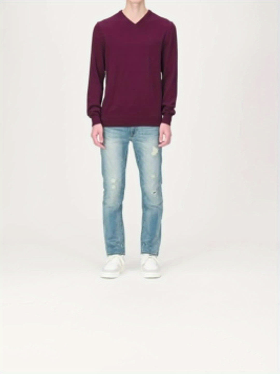 Casual men's round neck sweater. Perfect for everyday comfort & style, a must-have knitted piece.