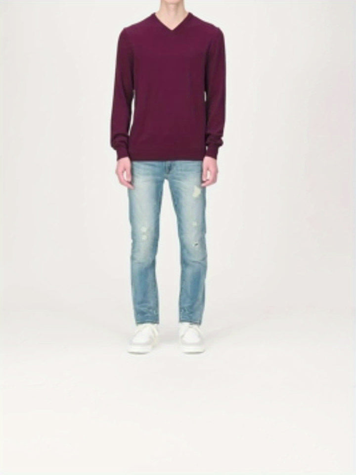 Casual men's round neck sweater. Perfect for everyday comfort & style, a must-have knitted piece.
