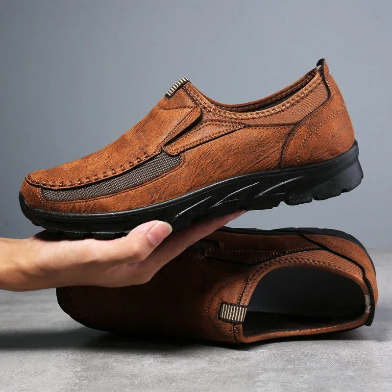 Stylish men's casual slip-on loafers, durable and versatile for everyday wear. Easy to put on.