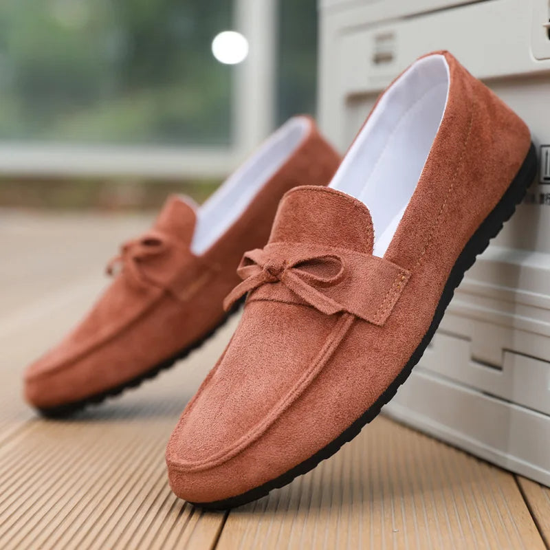 Durable men's casual loafers with a smart bow and anti-slip sole, ensuring stability and comfort.