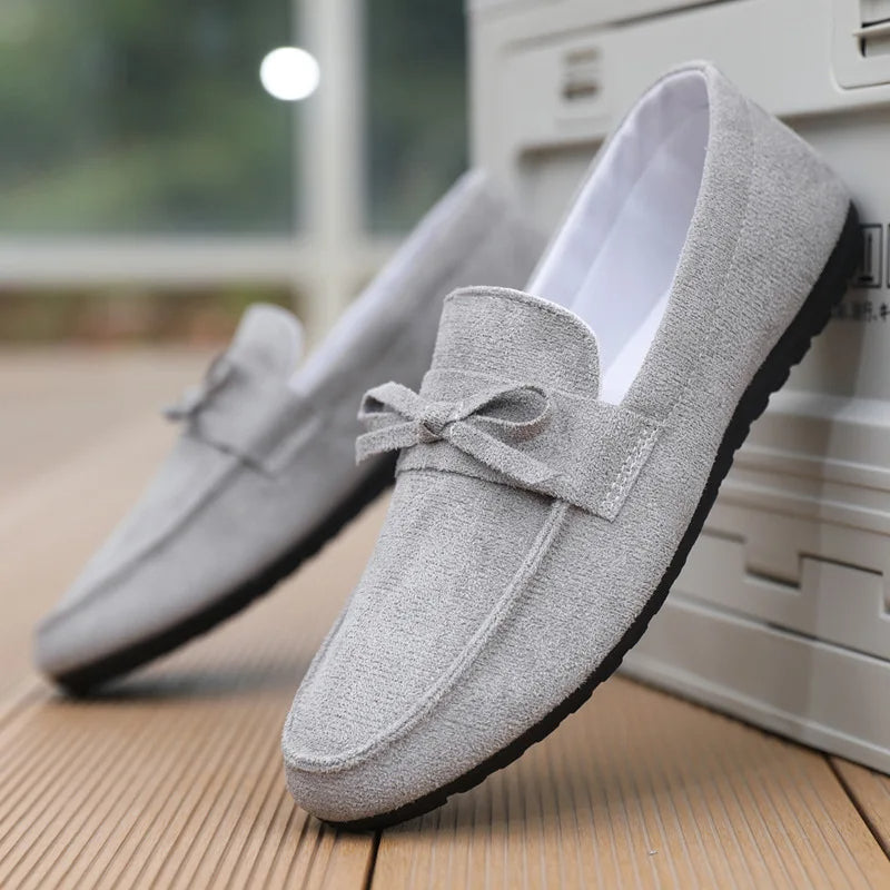 Everyday men's comfortable slip-on loafers with an elegant bow, perfect for a versatile, smart look.