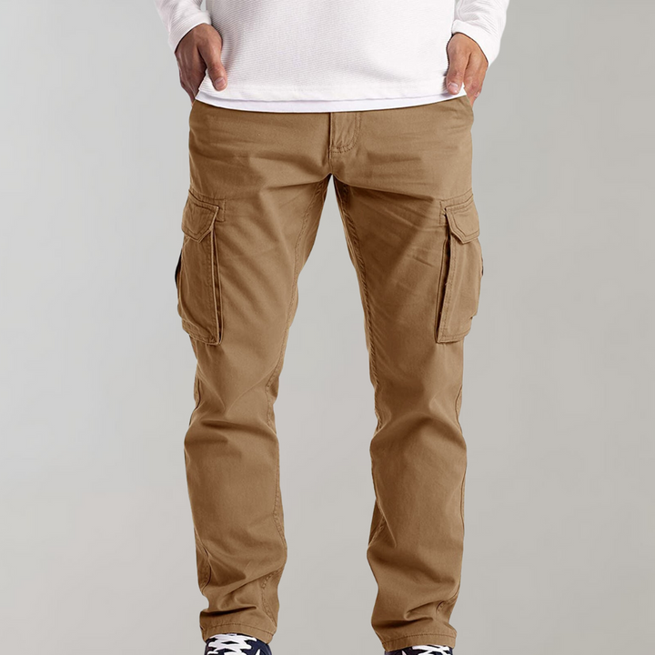 Detail shot: Men's comfortable cargo trousers, highlighting utility pockets and durable polyester fabric.