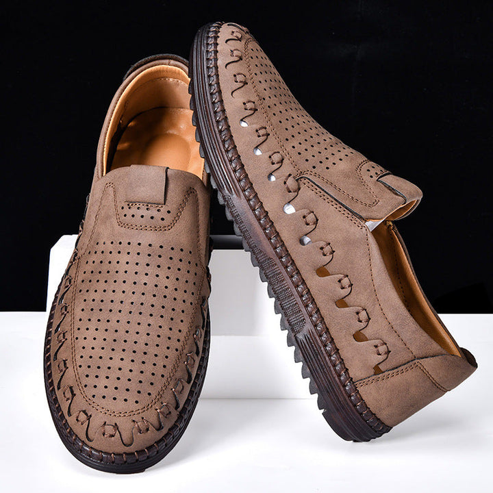 Stylish men's cowhide leather loafers, a durable slip-on moccasin for casual elegance.