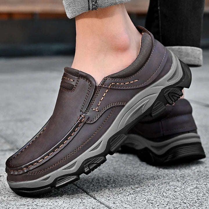 Close-up of men's Dakota slip-on loafers, showcasing durable material & comfortable design.