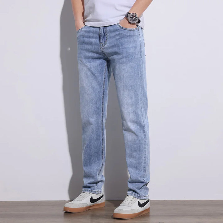 Everyday men's stretch denim jeans, combining durable denim with enhanced flexibility.