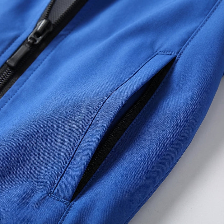 Close-up of the breathable fabric of the Men's Douglas two-piece active outfit, highlighting sportswear texture.