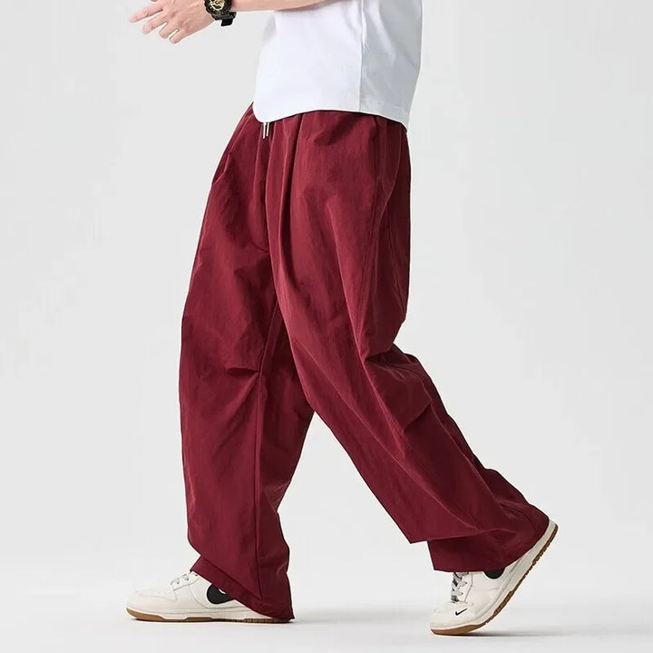 Men's Driftline relaxed-fit streetwear pants. Comfortable baggy design with drawstring for casual style.