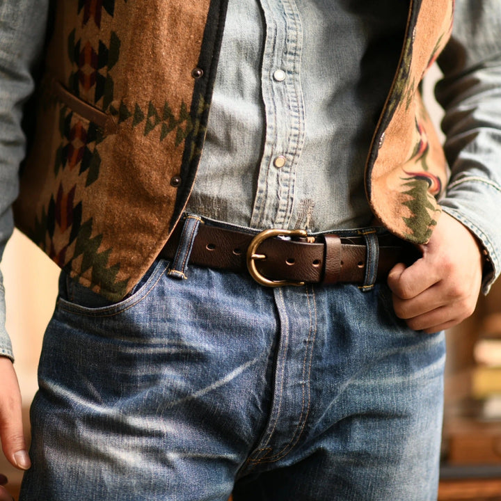 Everyday men's accessory: classic genuine cowhide leather belt, durable in black or brown.