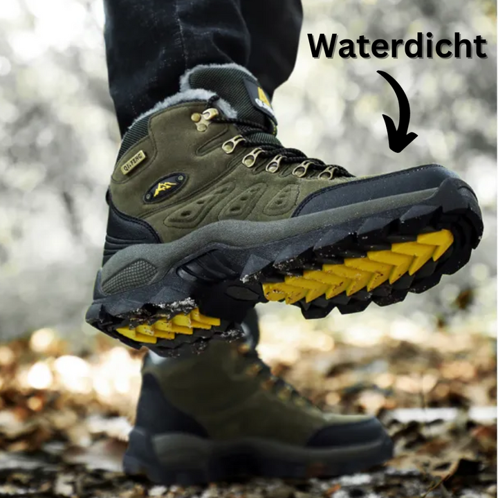 Comfortable men's non-slip walking shoes featuring robust grip & ankle support for all-weather durability.