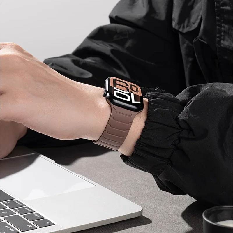 Sporty men's silicone Apple Watch strap with magnetic clasp, sweat-resistant & comfortable for workouts.