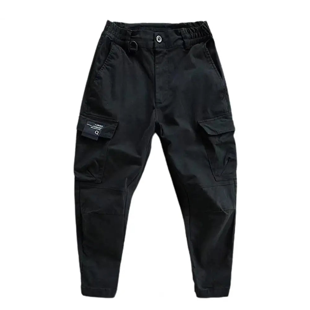 Adventure-ready men's outdoor cargo trousers, offering durability and quick-dry comfort.