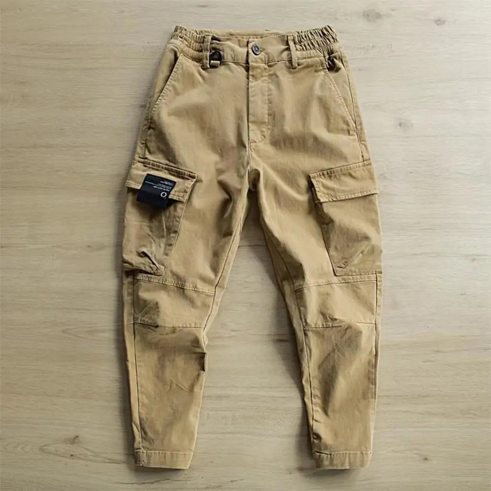 Active men's adventure cargo trousers, featuring quick-dry fabric and utility pockets.