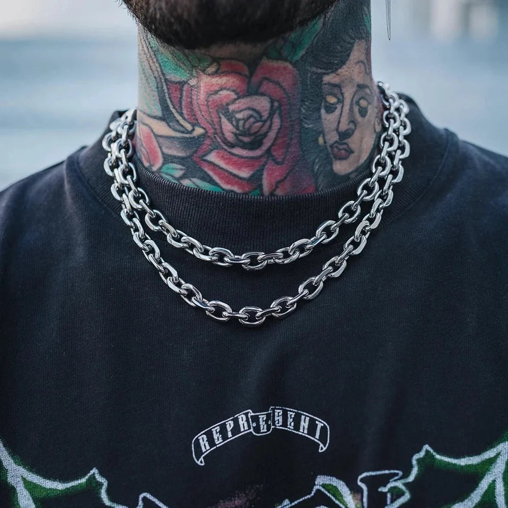 Men's durable chainlink necklace with a polished finish, perfect for everyday wear and versatile styling.