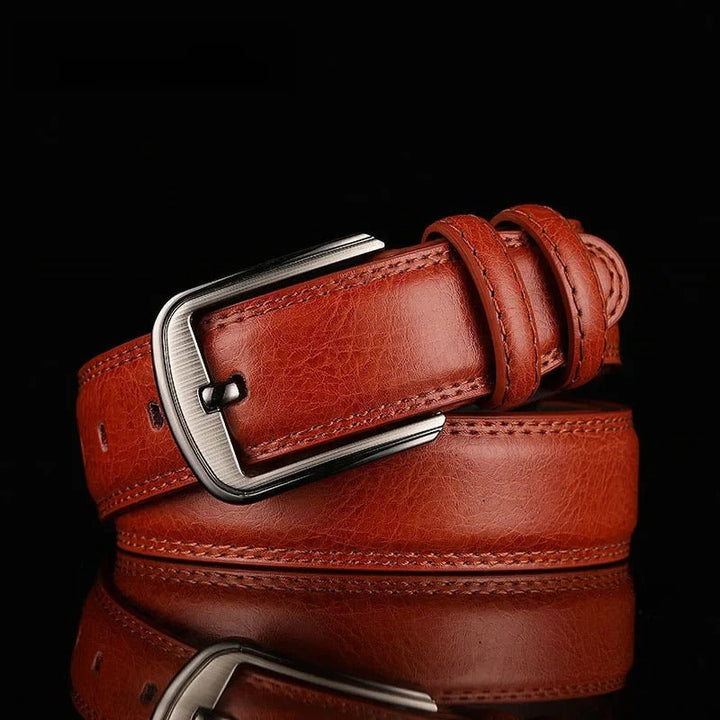 Rich full-grain leather men's belt, a durable and stylish genuine leather accessory for a classic look.