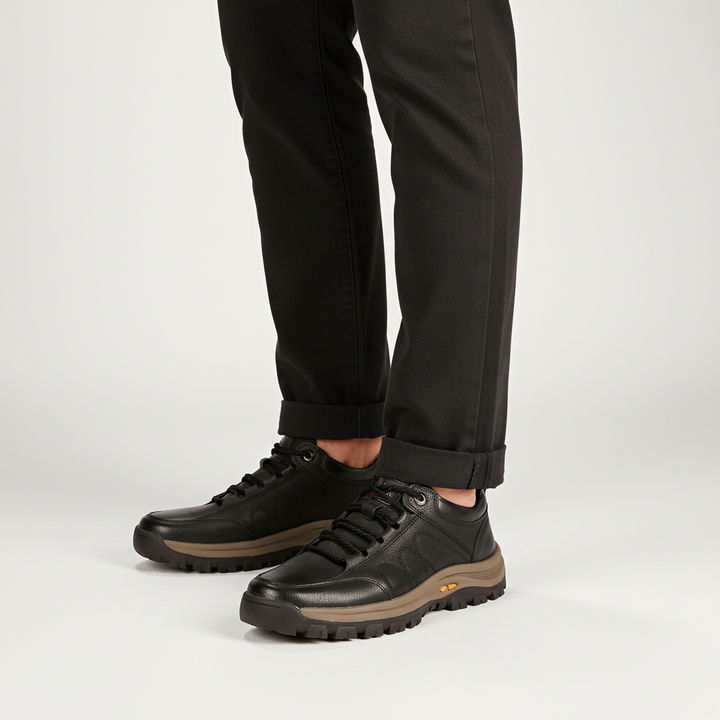 Men's leather outdoor shoes, perfect for hiking and all-weather adventures