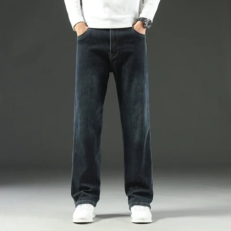 Hard-wearing men's relaxed fit jeans. Durable denim carpenter pants built for tough jobs & lasting wear.