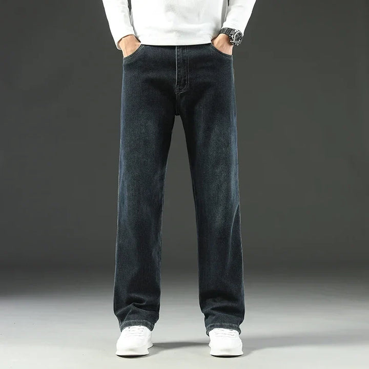 Hard-wearing men's relaxed fit jeans. Durable denim carpenter pants built for tough jobs & lasting wear.