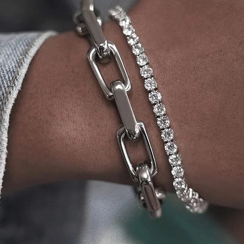 Fashionable men's chainlink bracelet crafted from durable stainless steel, ideal accessory or gift.