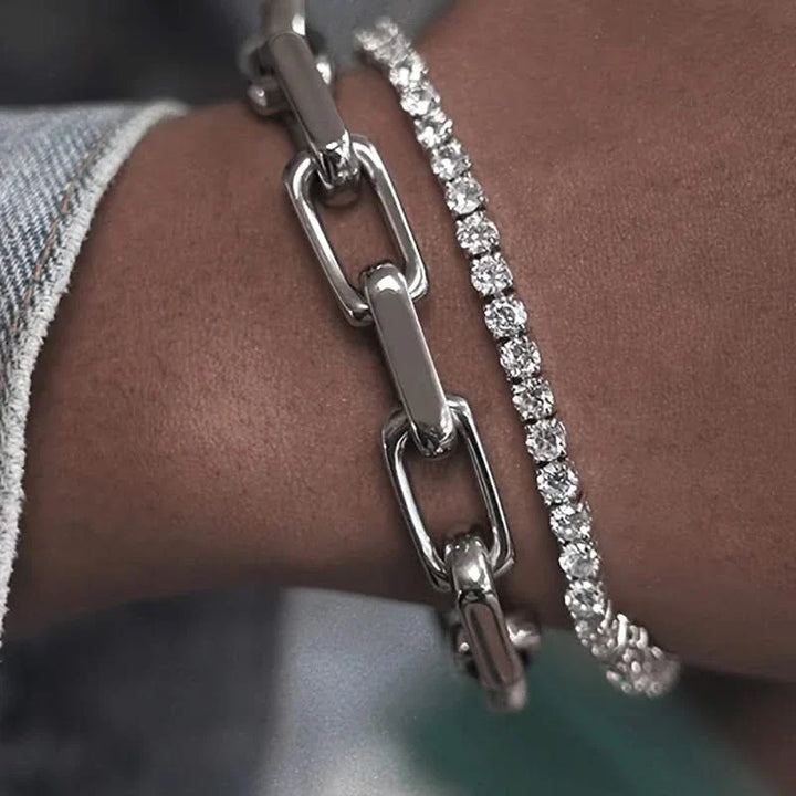 Fashionable men's chainlink bracelet crafted from durable stainless steel, ideal accessory or gift.