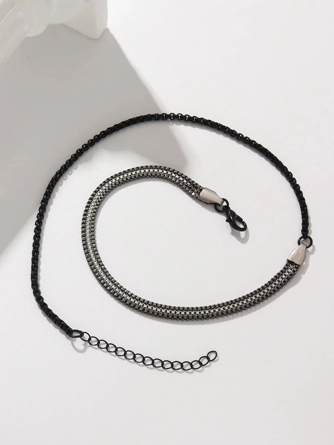 Robust men's steel bracelet, designed for durability. Sweatproof, anti-scratch, and a stylish men's accessory.