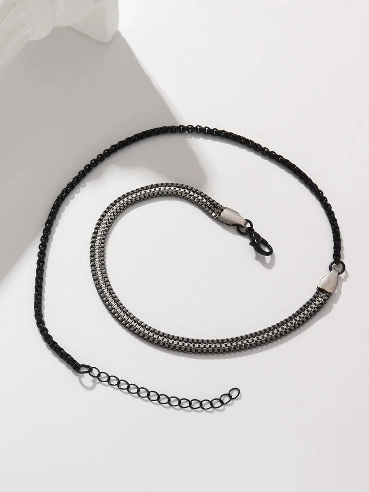 Robust men's steel bracelet, designed for durability. Sweatproof, anti-scratch, and a stylish men's accessory.