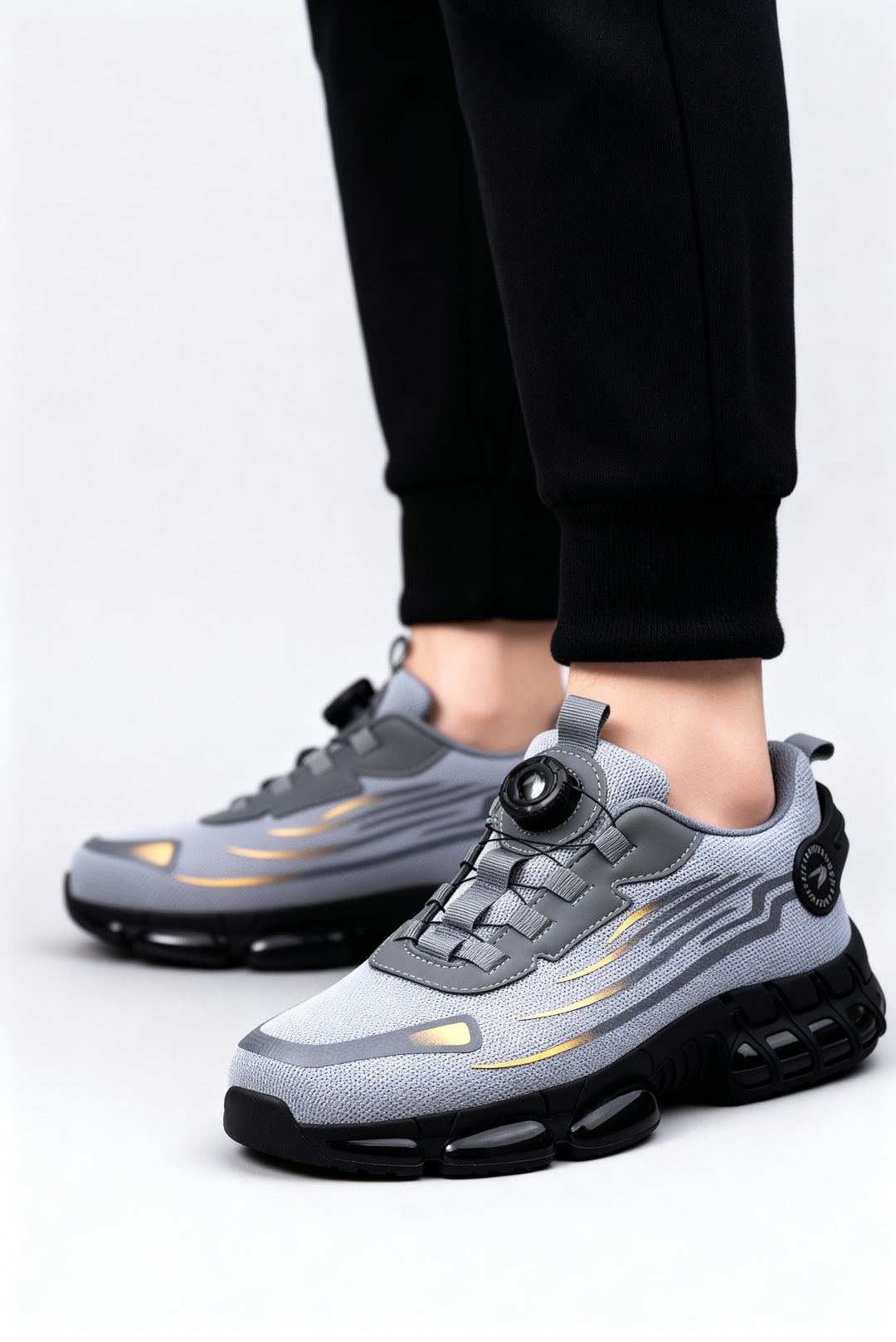 Industrial men's safety footwear, steel toe protection, designed for demanding construction work.