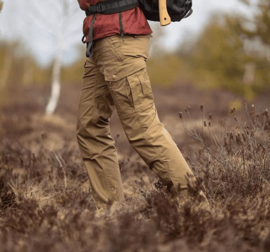 Durable men's outdoor cargo trousers with multiple utility pockets, great for travel.