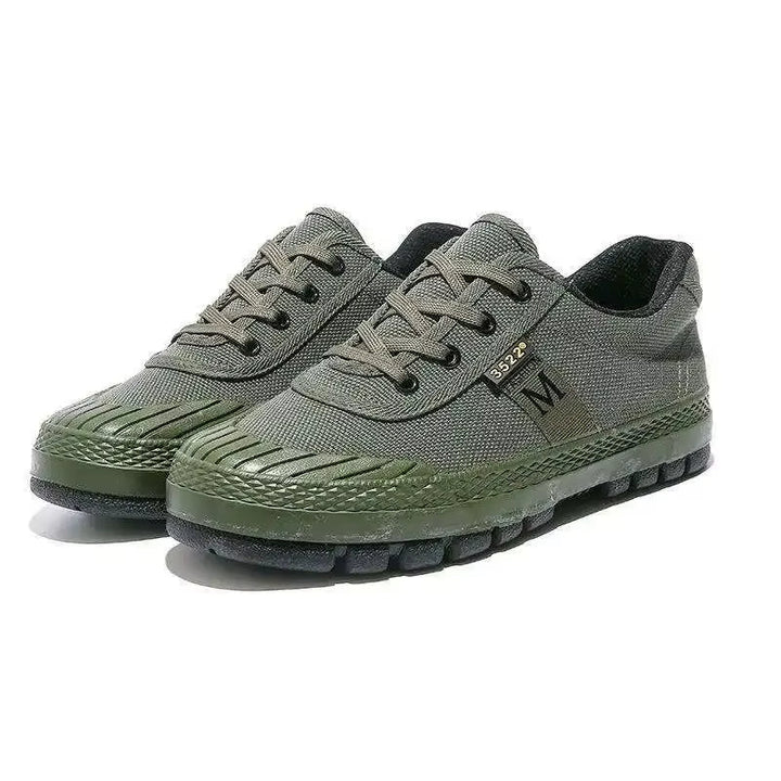 High-performance men's all-terrain tactical sneakers. Durable urban camo footwear for outdoor challenges.