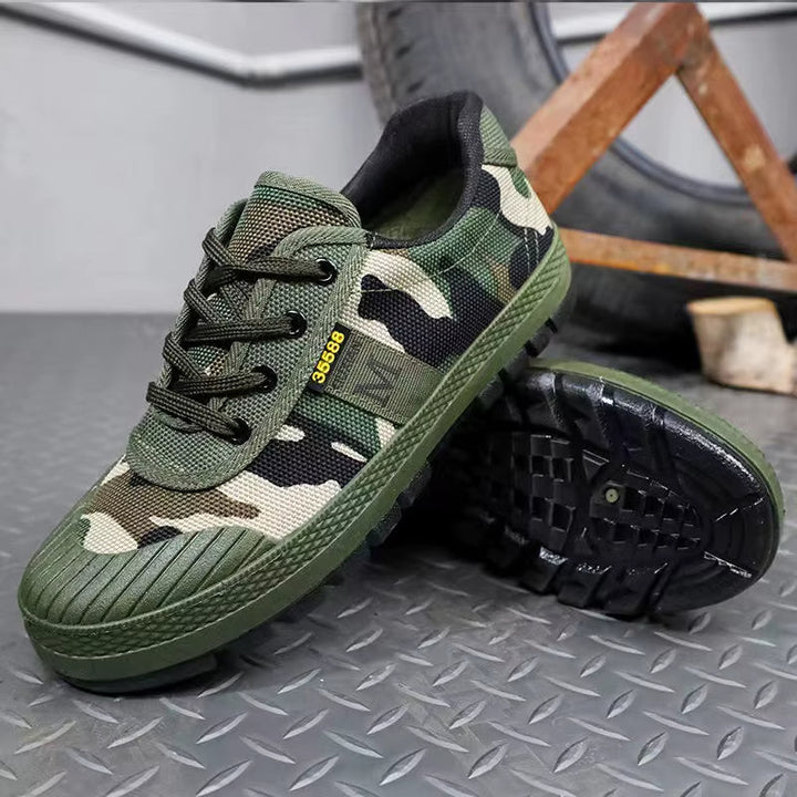 Versatile men's camo performance sneakers, durable all-terrain tactical footwear for outdoor & urban use.