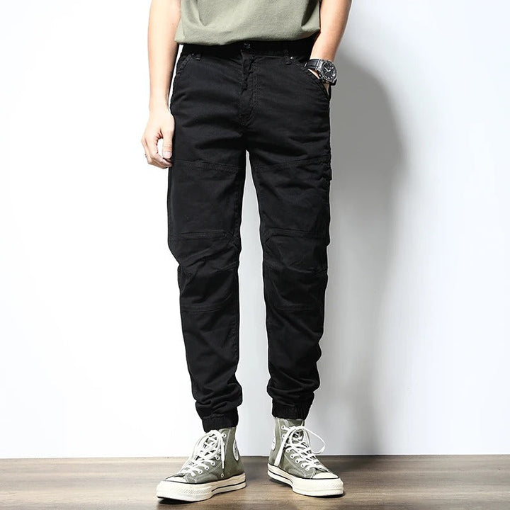 Reinforced men's cargo joggers in urban style, perfect for active or casual wear.