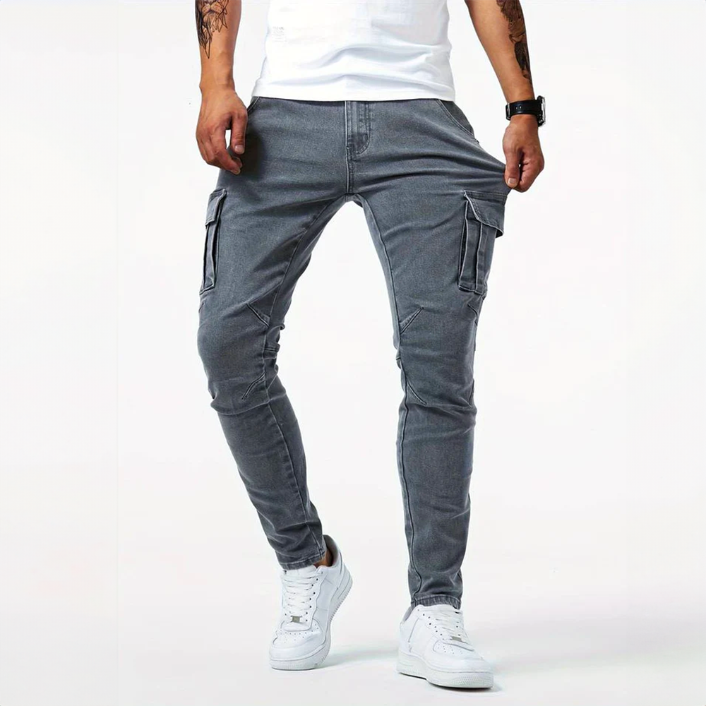 Comfortable men's cargo jeans with flexible denim, perfect for urban streetwear.