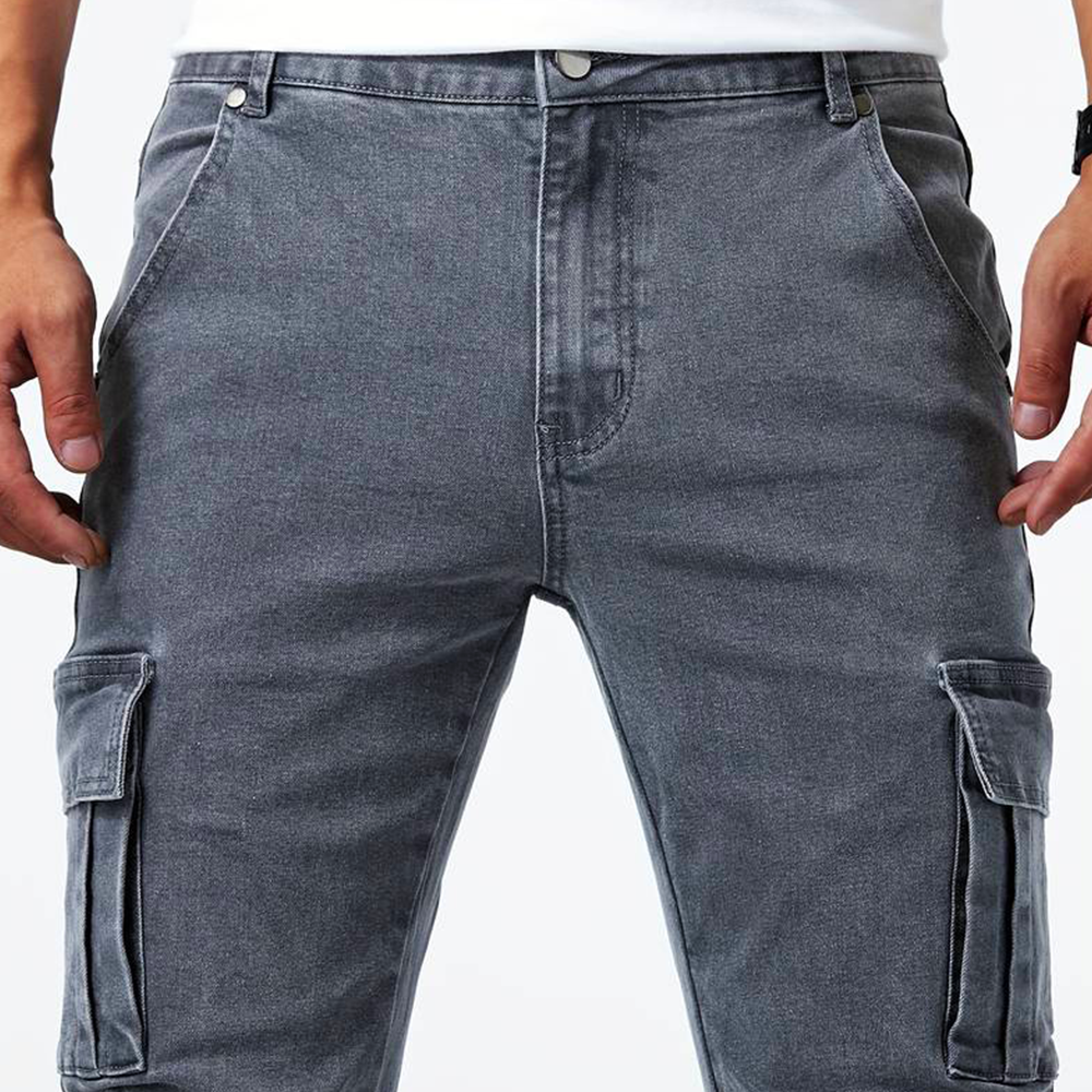 Men's cargo jeans, dynamic fit with multiple pockets, comfortable for everyday wear.