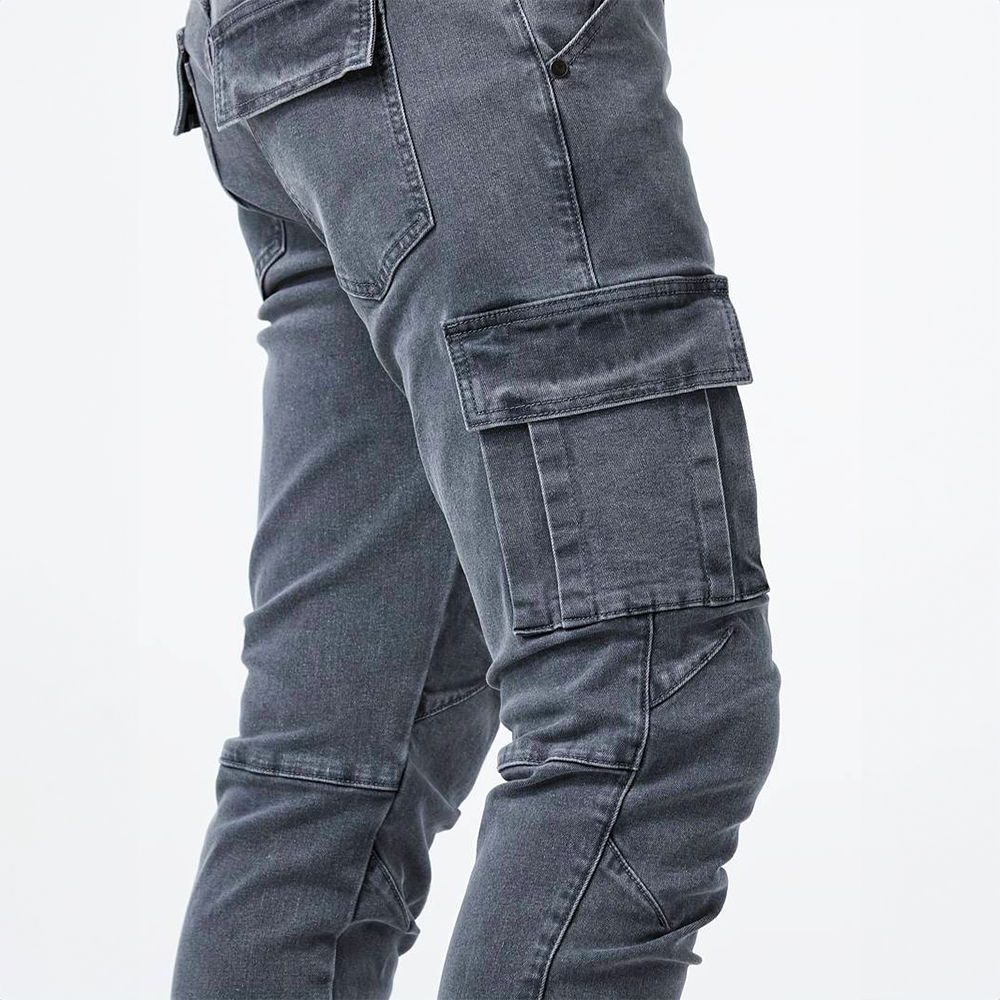 New arrival men's urban cargo jeans, flexible & comfortable, a streetwear essential.