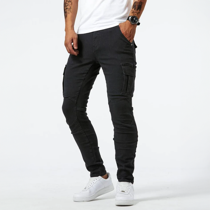Streetwear men's cargo jeans, urban style, dynamic fit, comfortable bottom for modern looks.