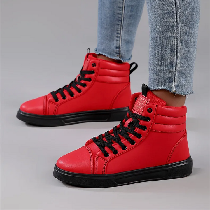Trendy men's high-top sneakers, bold black design, offering dynamic comfort for street fashion.